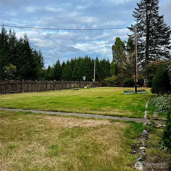 5th image of 547 W Deckerville Road
