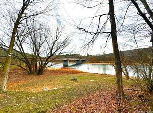 8 River Rd, Barryville, NY 12719