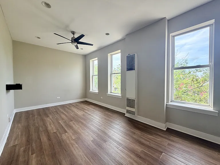 2059 W 23rd St #2R — Photo 6