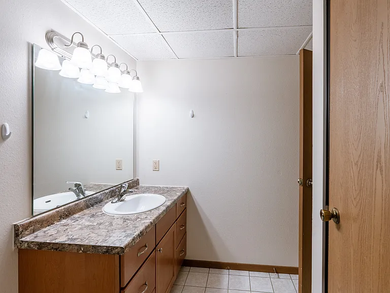 Fargo, ND France Apartments | Bathroom