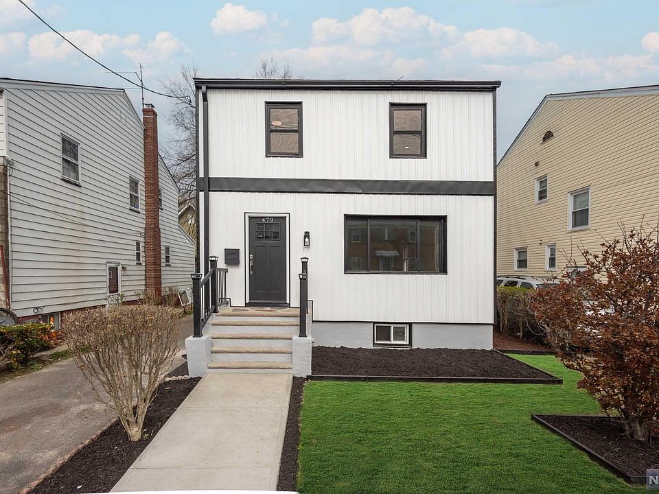 1st image of 479-481 Leslie St