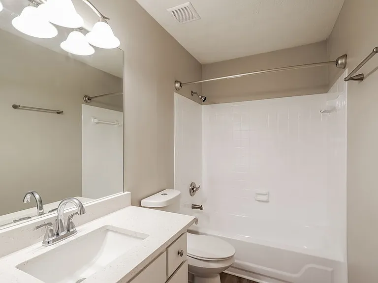 2104 Watercrest Cir — Photo 15
