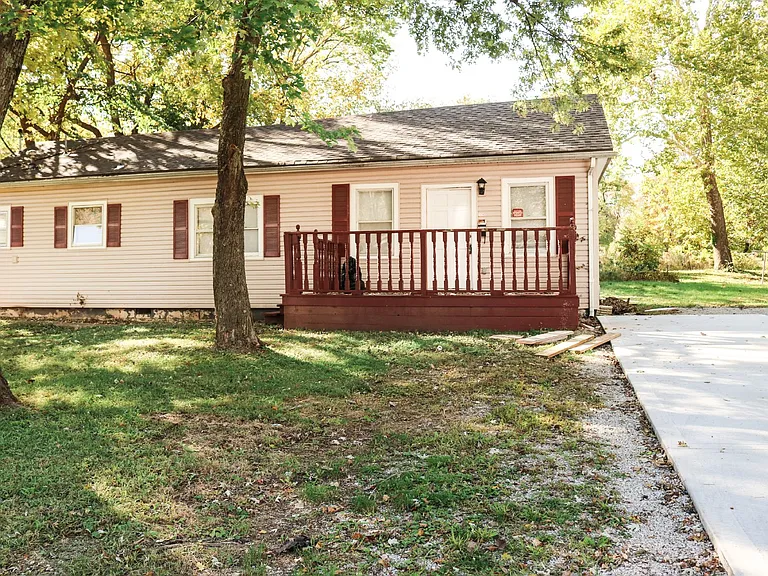7036 Willow Ave — Photo 1