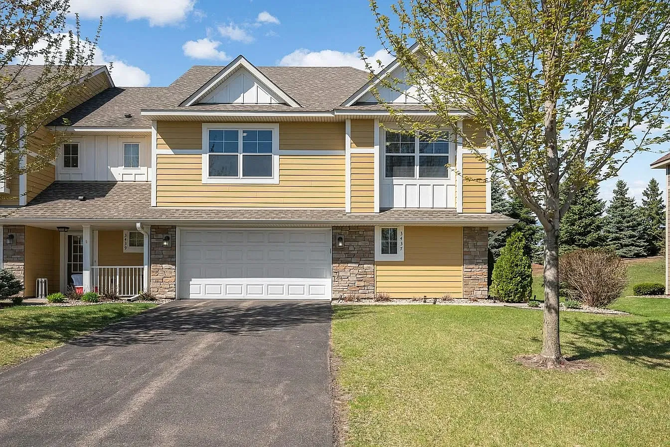3 bed, 2.5 bath, 1907 sqft, $2,825 — Photo 2