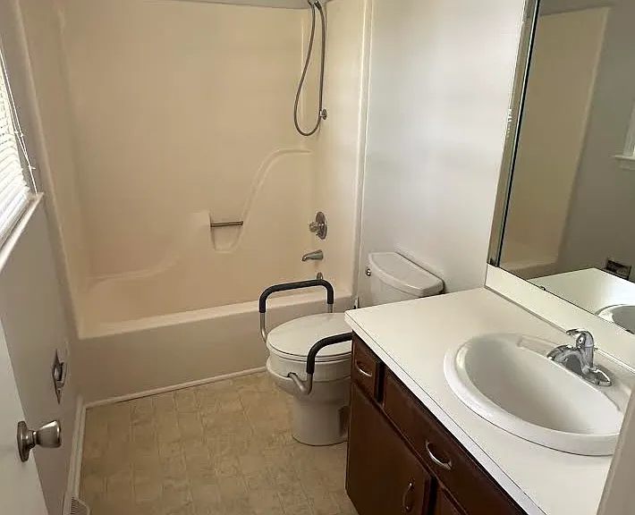 8422 Wonderwood Ln — Photo 11