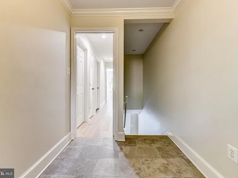 3221 Sutton Pl NW #C — Photo 8