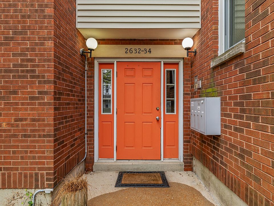 Entry to building