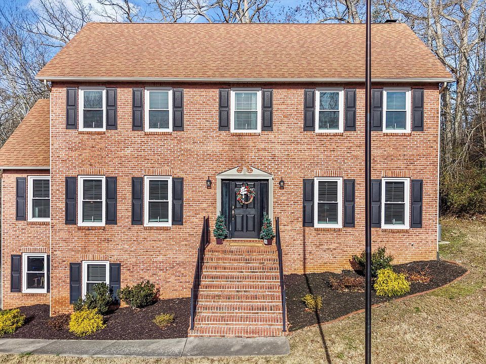 1st image of 704 Knights Bridge Rd