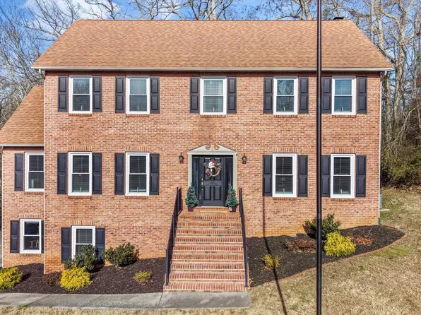 704 Knights Bridge Rd, Maryville, TN 37803