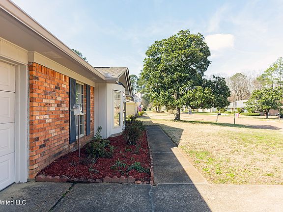 5th image of 1419 Huntcliff Way