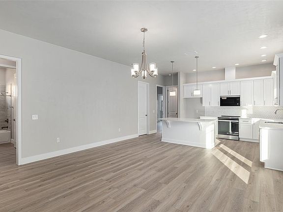 5th image of 1055 NW 132nd Blvd