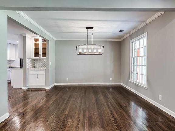 3rd image of 936 Dogwood Way