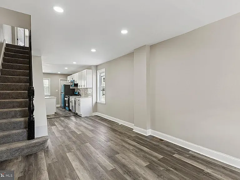 724 N Curley St — Photo 6