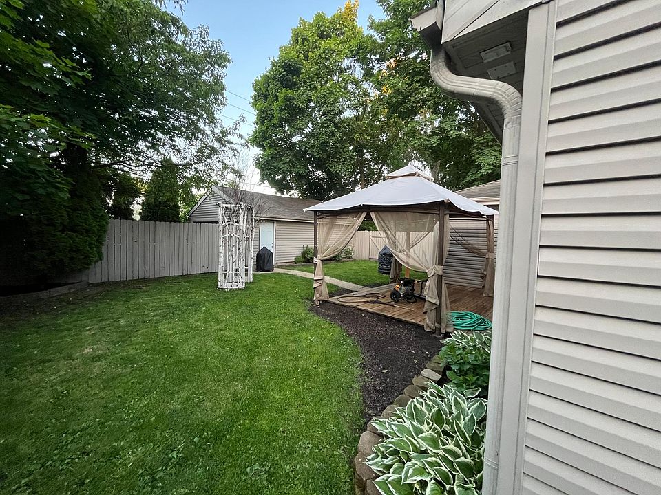 2nd image of 486 Pierson St