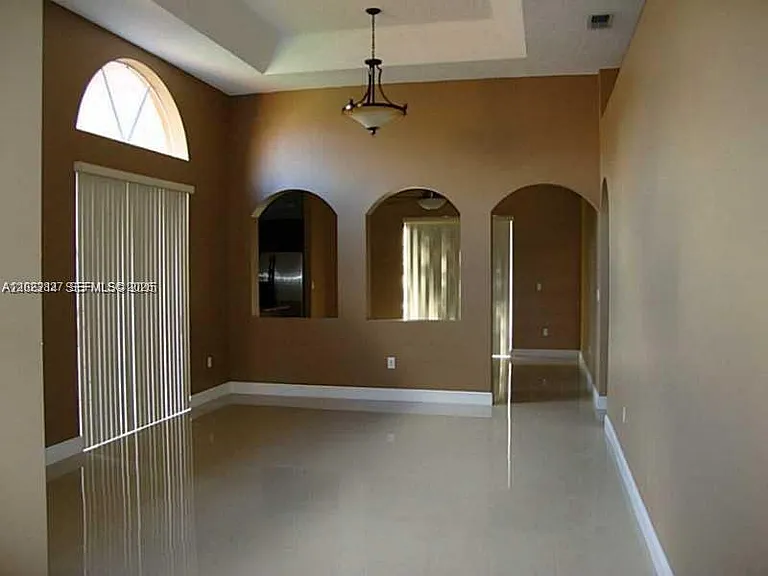 2241 SE 17th Ave — Photo 2