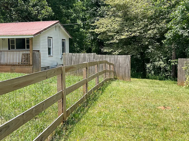 715 Corinth Rd — Photo 4