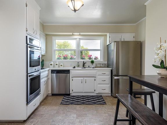 2nd image of 10 Hillbarn Ct