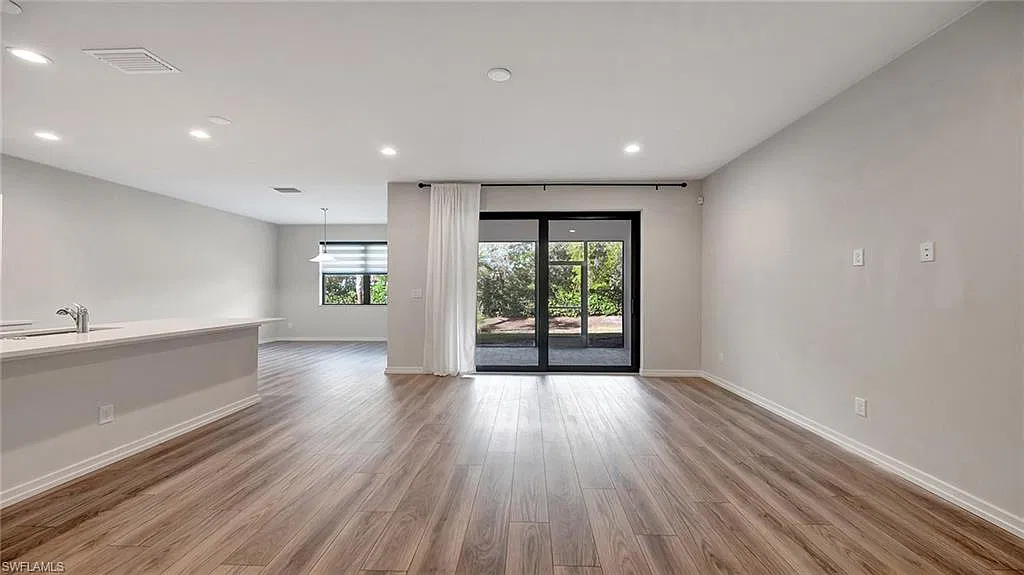 3 bed, 2.5 bath, 2600 sqft, $3,000 — Photo 4