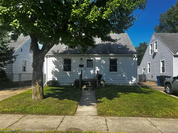 19941 Woodworth, Redford, MI 48240