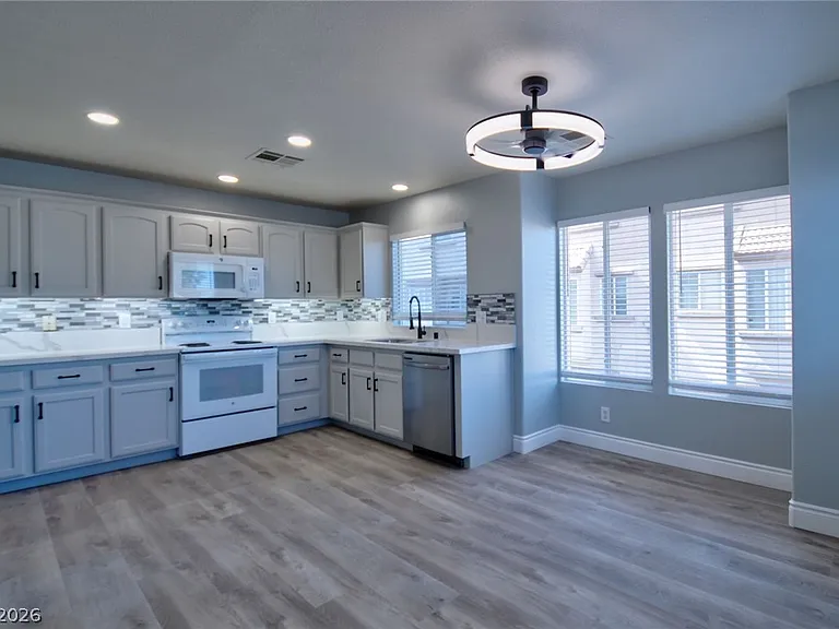 8401 Tiger Woods Ave — Photo 9