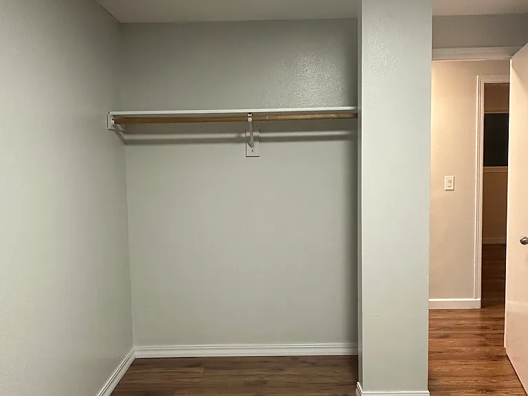 215 Brandywine Ct — Photo 13