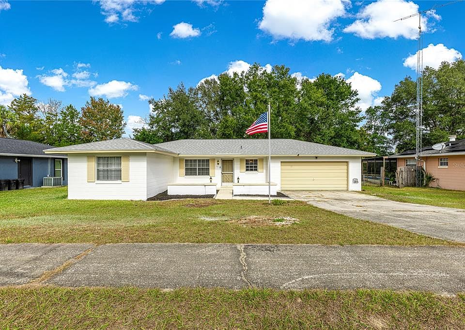 1st image of 201 Marion Oaks Ln