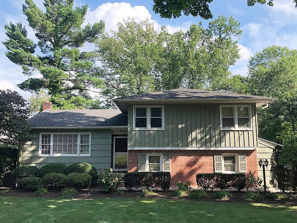 Brick Cedar 4BR/2.1BA