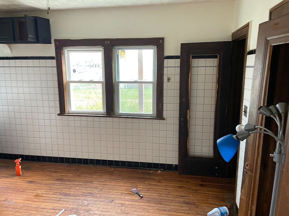 1st image of 3720 E 110th St