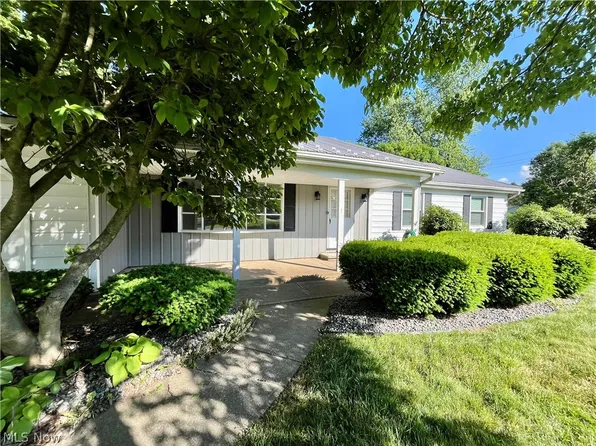 1 Square Circle Dr, Madison, OH 44057