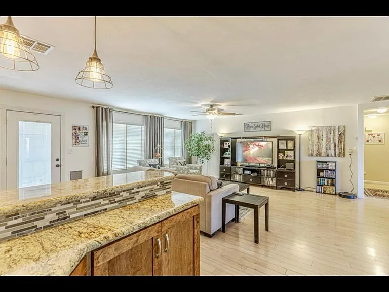 2108 Knollwood Ct — Photo 14