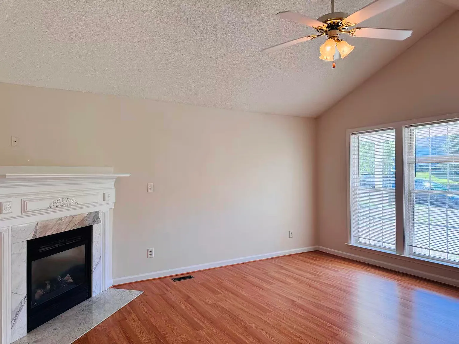 3 bed, 1282 sqft, $1,700 — Photo 4
