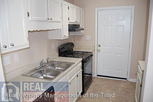 5th image of 2712 Vestal St