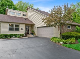 350 Tanglewood Dr, Gurnee, IL 60031