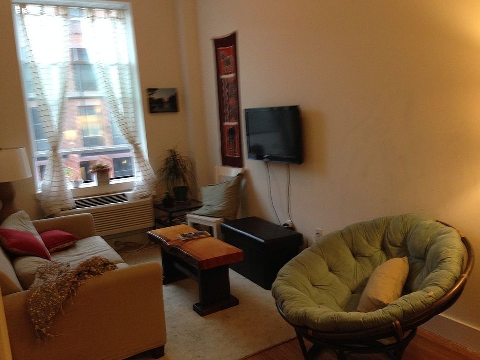 2nd image of 26 Meserole St
