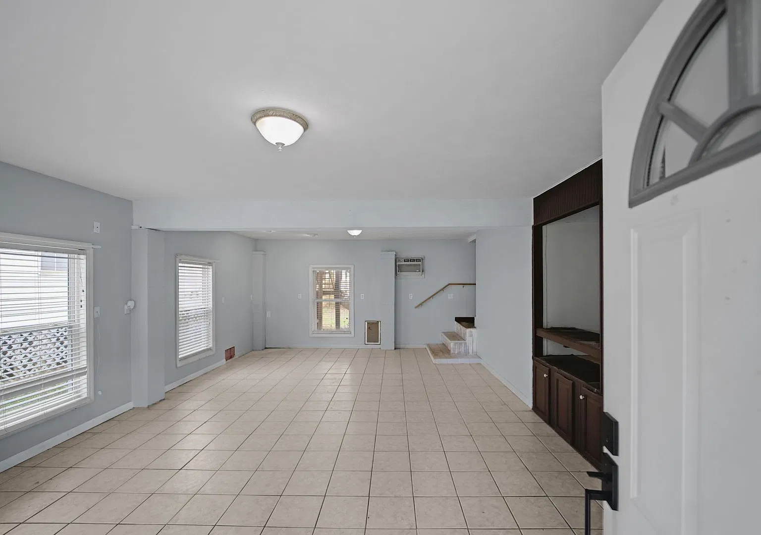 3-Bedroom Home in Savannah with Flexible Living Space — Photo 3