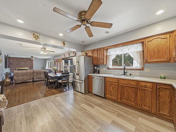 5th image of 810 N Cherry St