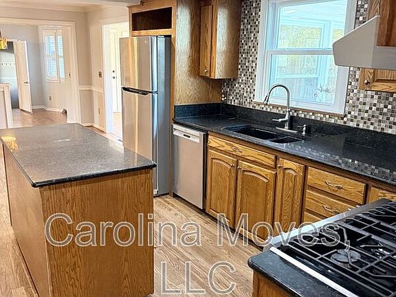 5th image of 121 Chipwood Ln