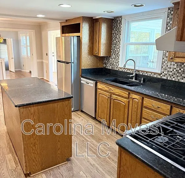 121 Chipwood Ln — Photo 5