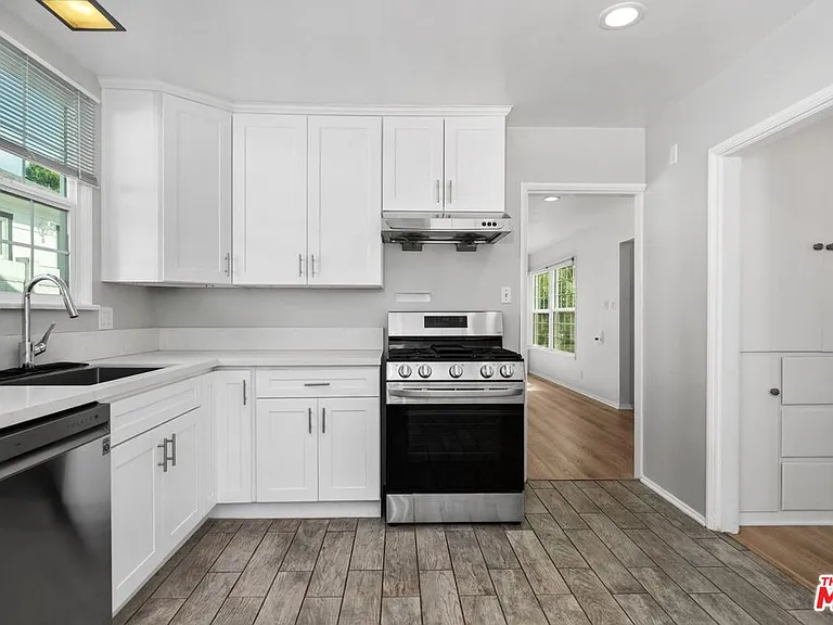 1019 Amherst Ave — Photo 12