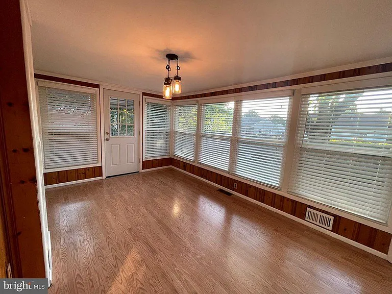 895 Lower Ferry Rd — Photo 11