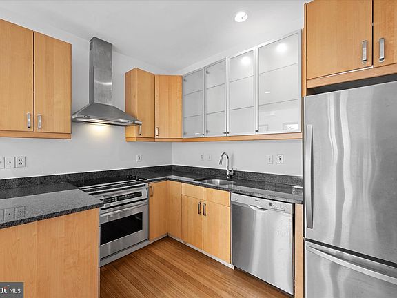 4th image of 1318 35th St NW APT 6