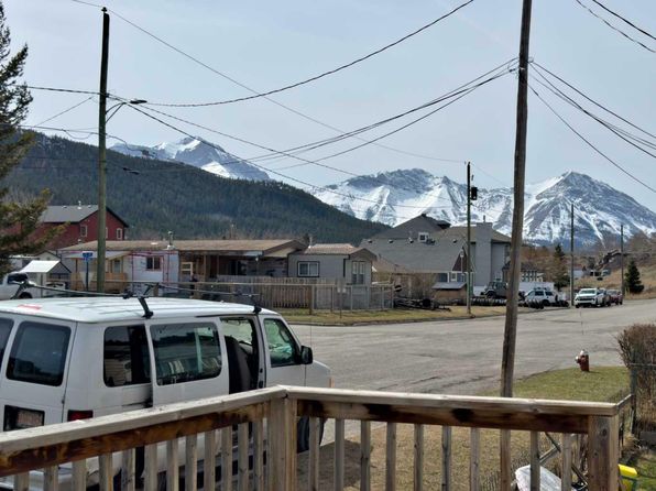 7009 18th Ave, Crowsnest Pass, AB T0K 0M0