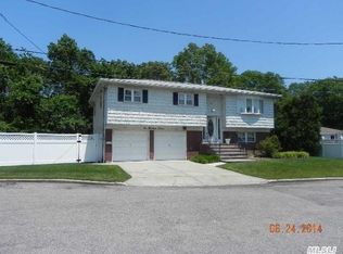 612 Woodbury Ct, Plainview, NY 11803
