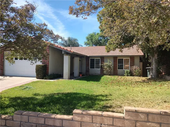 2894 Overland Ct, Highland, CA 92346