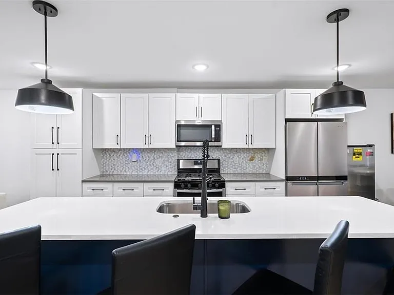 1846 Rogers Ave SW — Photo 2