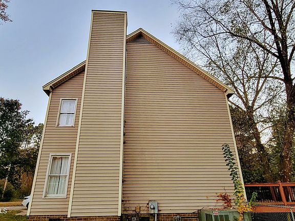 3rd image of 216 Kentucky Court