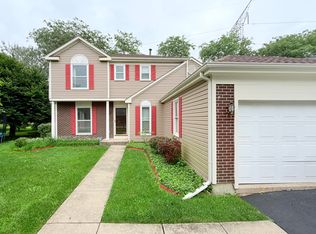 95 Southfield Dr, Vernon Hills, IL 60061