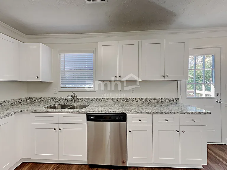 1772 N Oak Dr — Photo 5