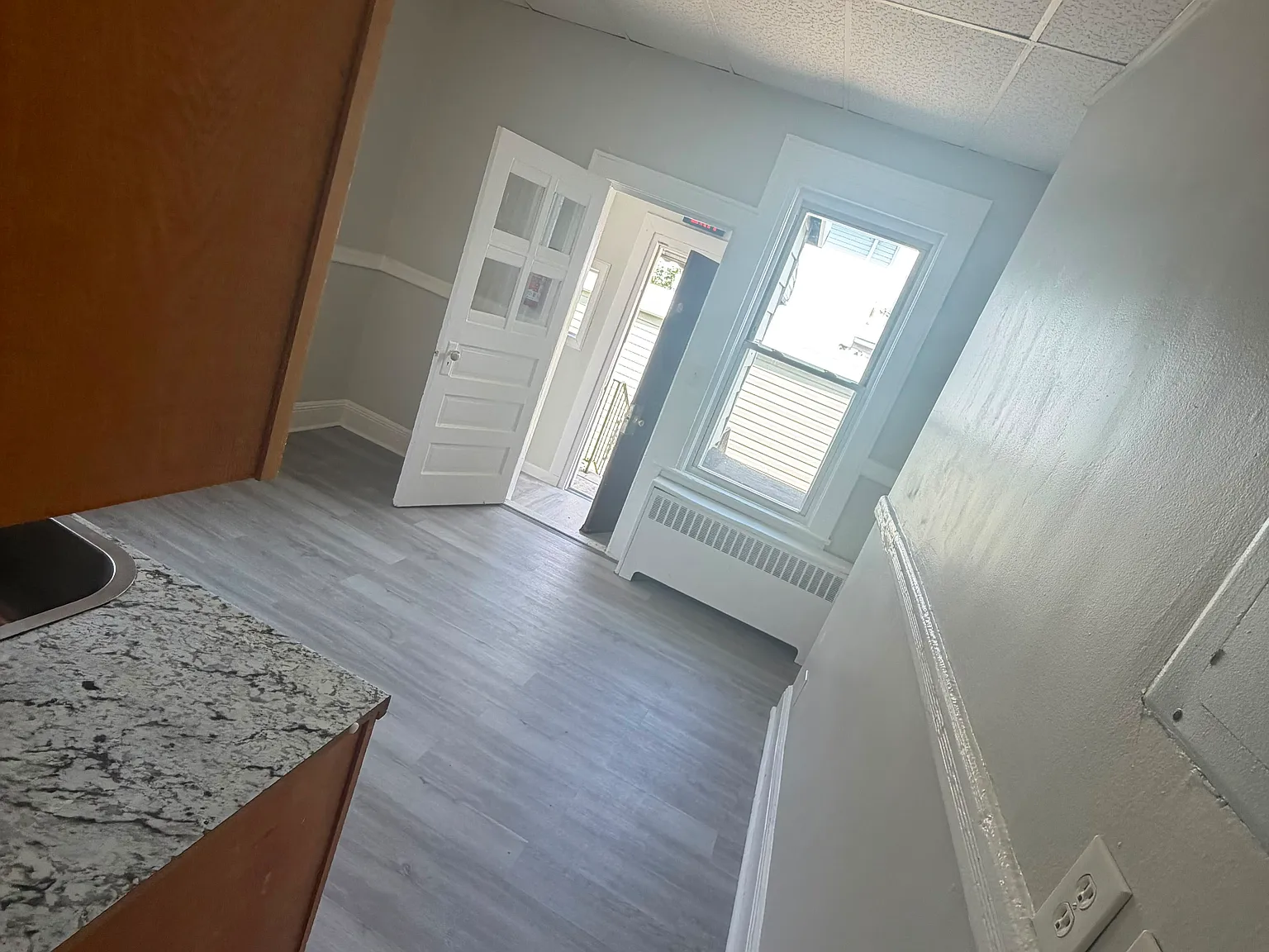 3 bed, 1000 sqft, $2,550 — Photo 2