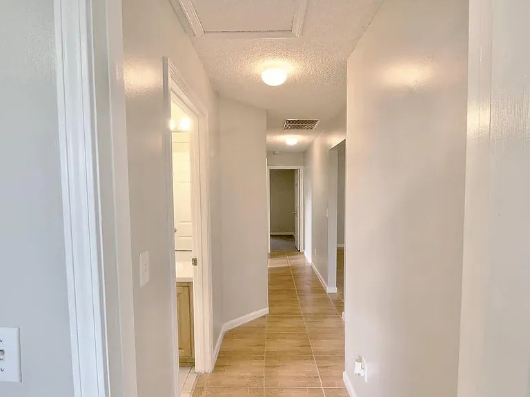 Winding Brook Ct — Photo 4